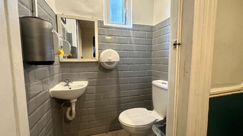 Bed in 6-Bed Mixed Dormitory Room image 1