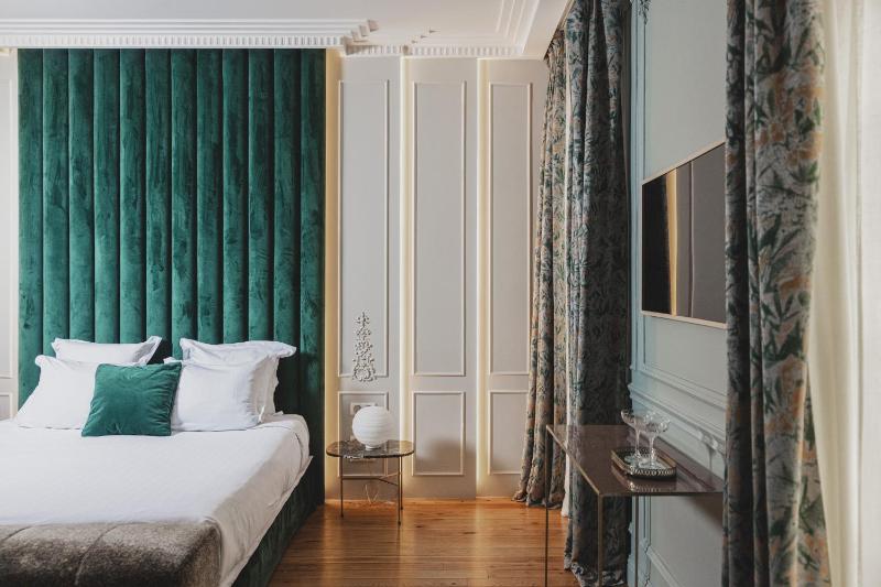 Deluxe Double Room image 3