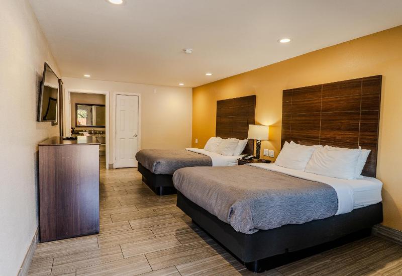 Queen Room with Two Queen Beds - Disability Access image 1