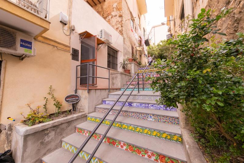 Carrettieri 9 Apartment - image 1