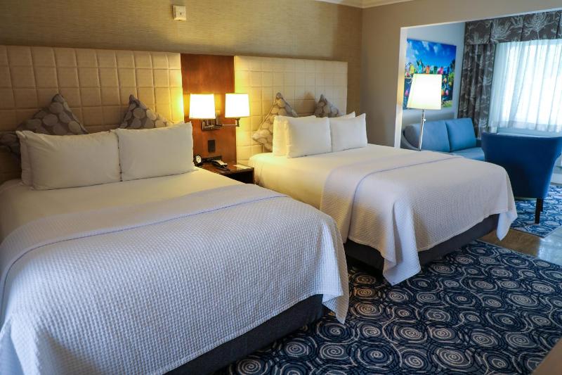 Queen Suite with Two Queen Beds image 4