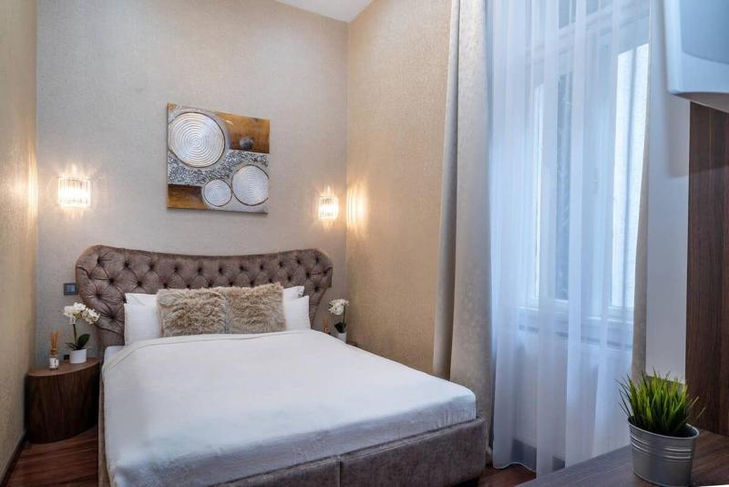 Central Luxy design apartment - image 2