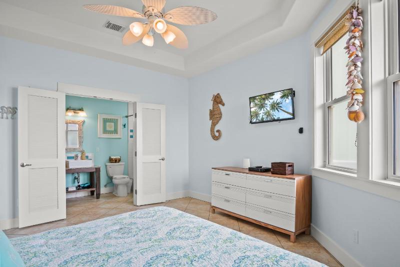 Shell Yeah Beach House - image 45
