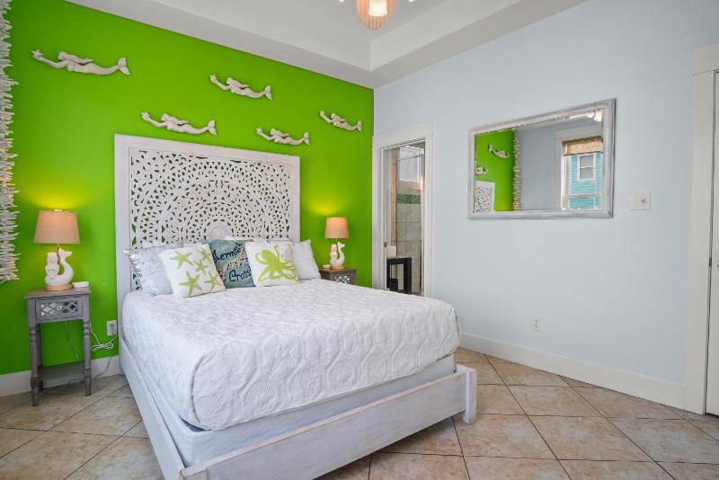 Shell Yeah Beach House - image 15
