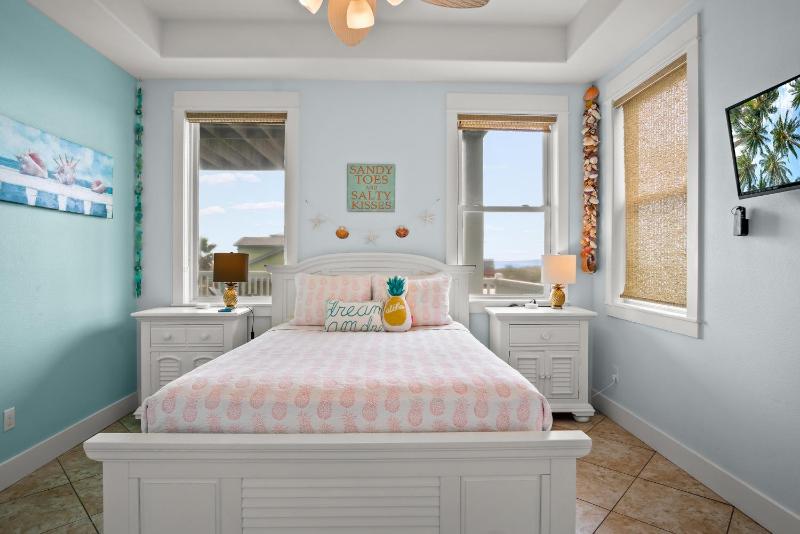 Shell Yeah Beach House - image 17