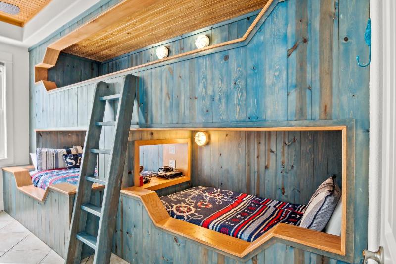 Shell Yeah Beach House - image 24