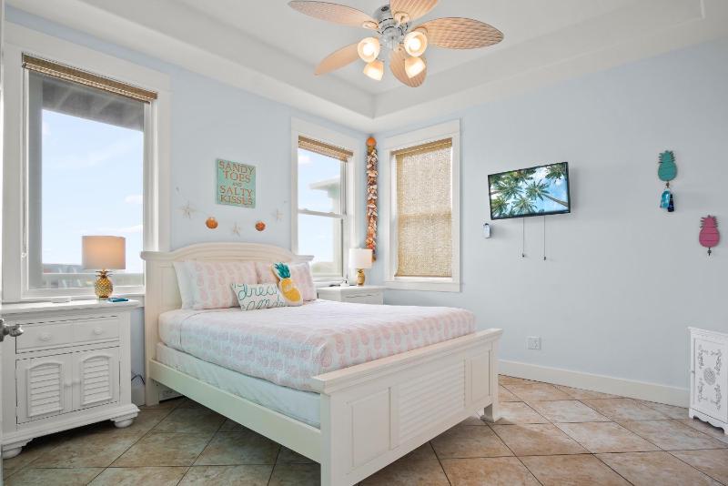 Shell Yeah Beach House - image 42