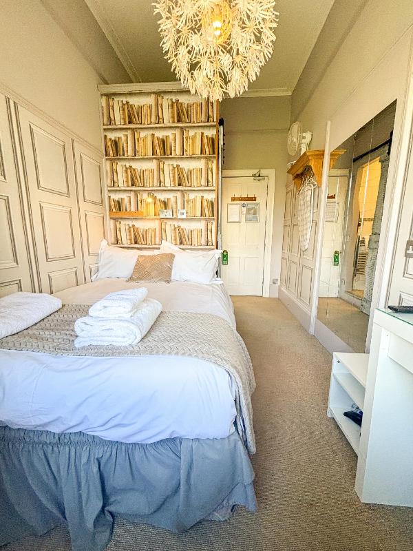 Standard Double Room image 1