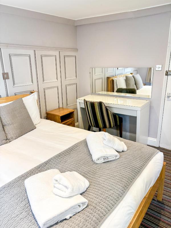 Standard Double Room image 3