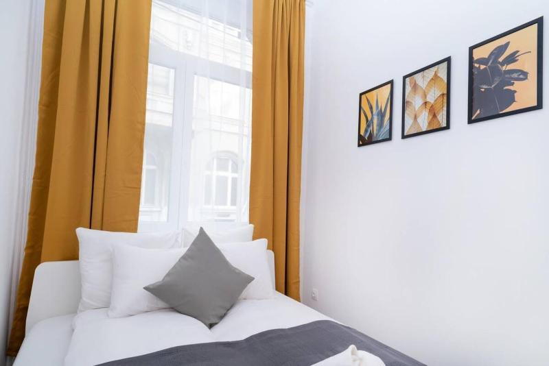 Central and New design apartment - image 7