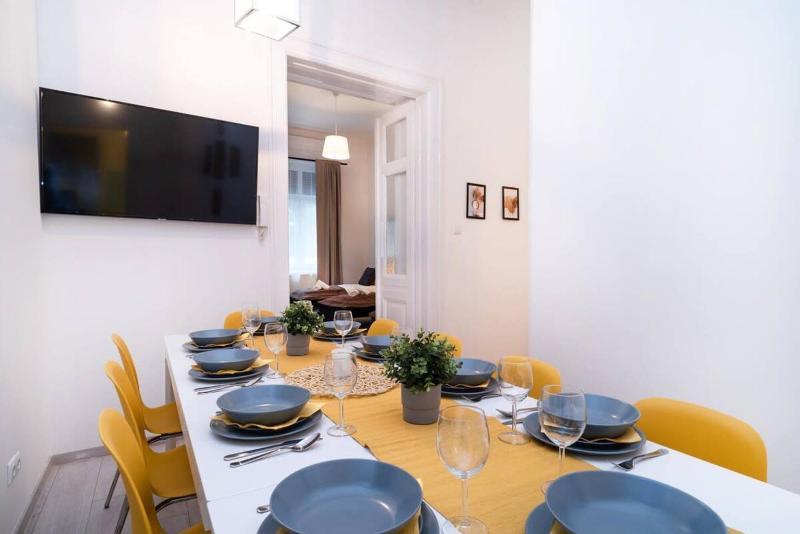 Central and New design apartment - image 5