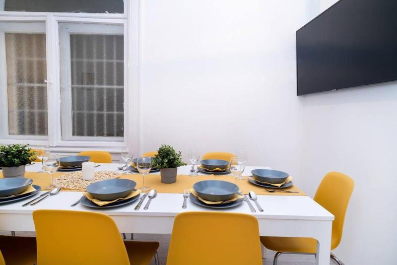 Central and New design apartment - image 14