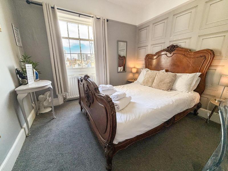 Standard Double Room image 4