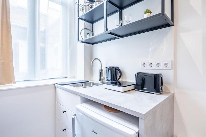 Very Central Charming - NEW - Studio - image 13
