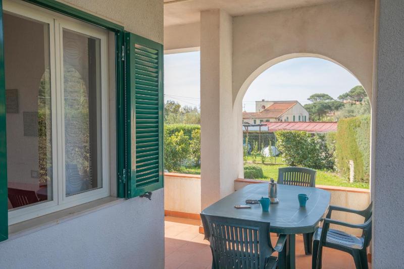 One-Bedroom Apartment image 4