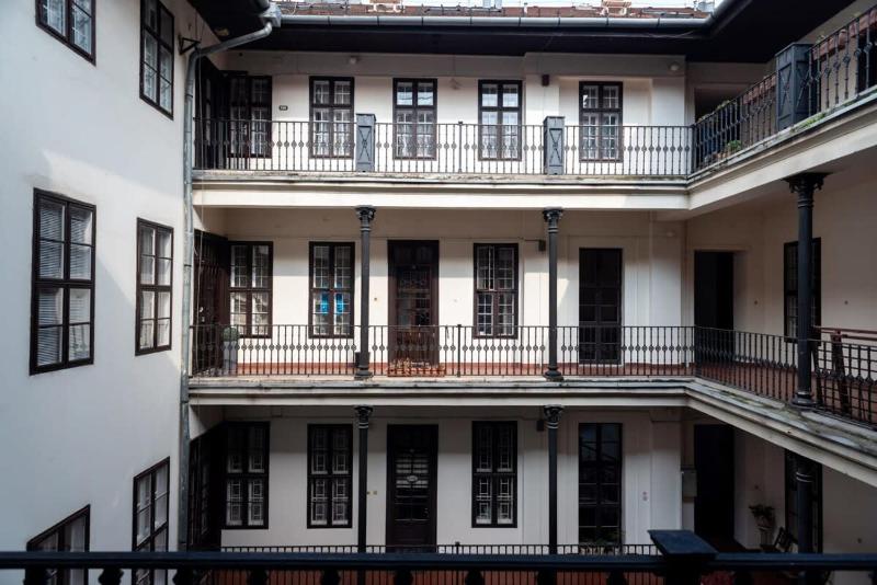 Lovely downtown apartment close to the Basilica - image 4