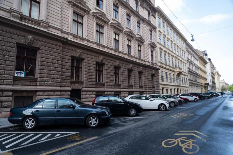 Lovely downtown apartment close to the Basilica - image 16