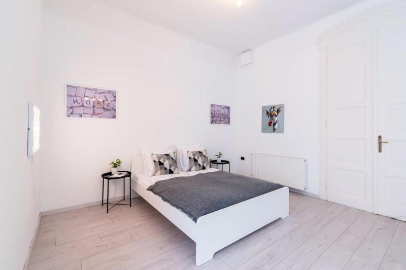 Spacious and comfy very central apartment - image 7