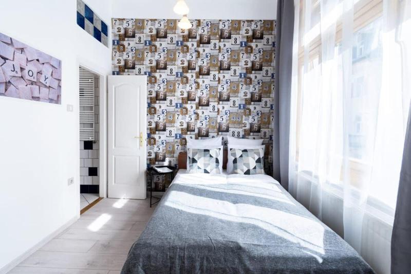 Spacious and comfy very central apartment - image 16