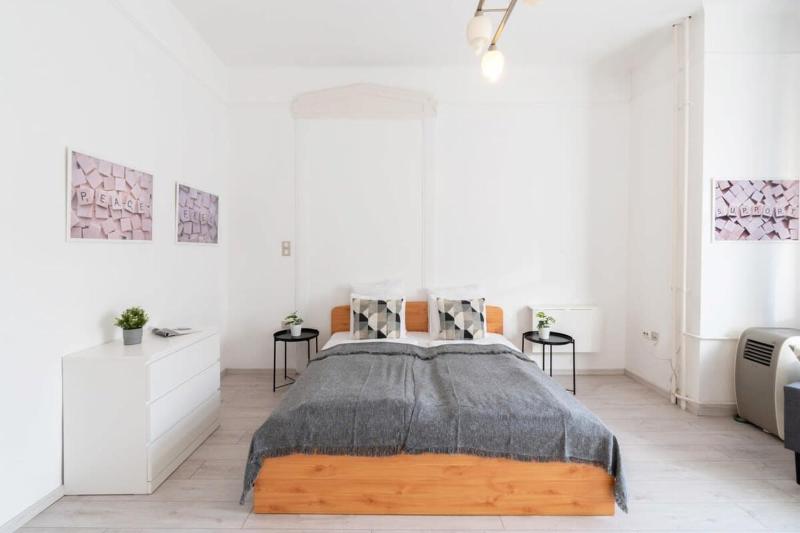 Spacious and comfy very central apartment - image 4