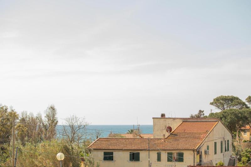 One-Bedroom Apartment image 2