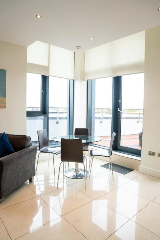 2-Bedroom Apartment - Sleeps 3 image 4