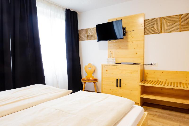Double Room image 3