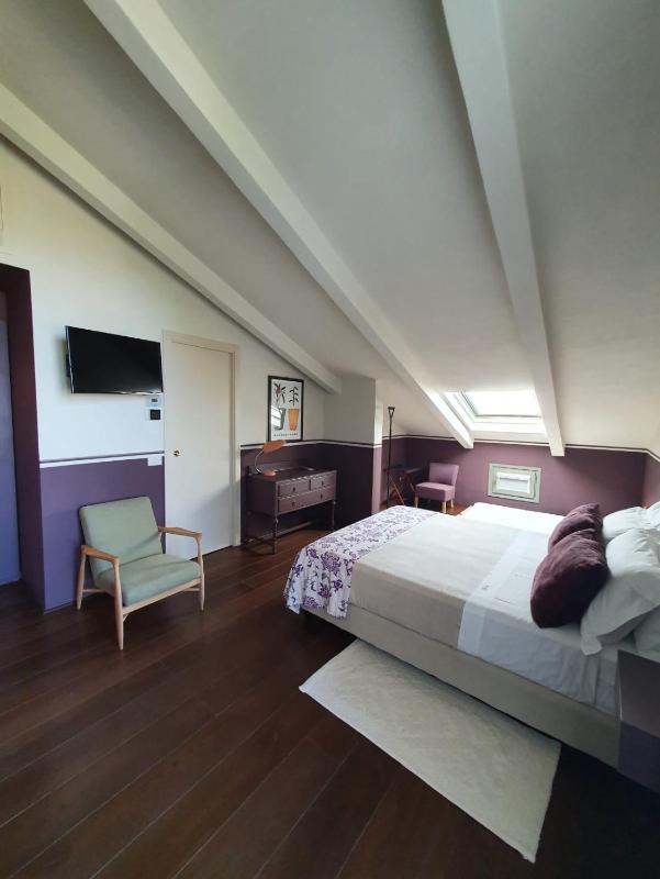 Deluxe Double Room image 1