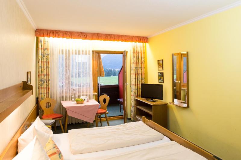 Standard Double Room with Balcony image 3
