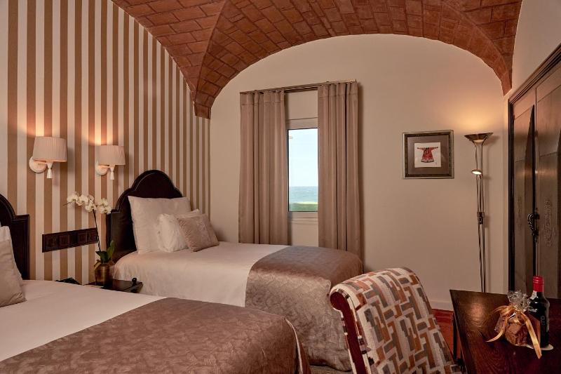 Classic Single Room with Partial Beach View image 3