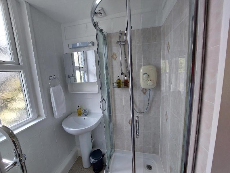 Double Room with Private Bathroom image 2