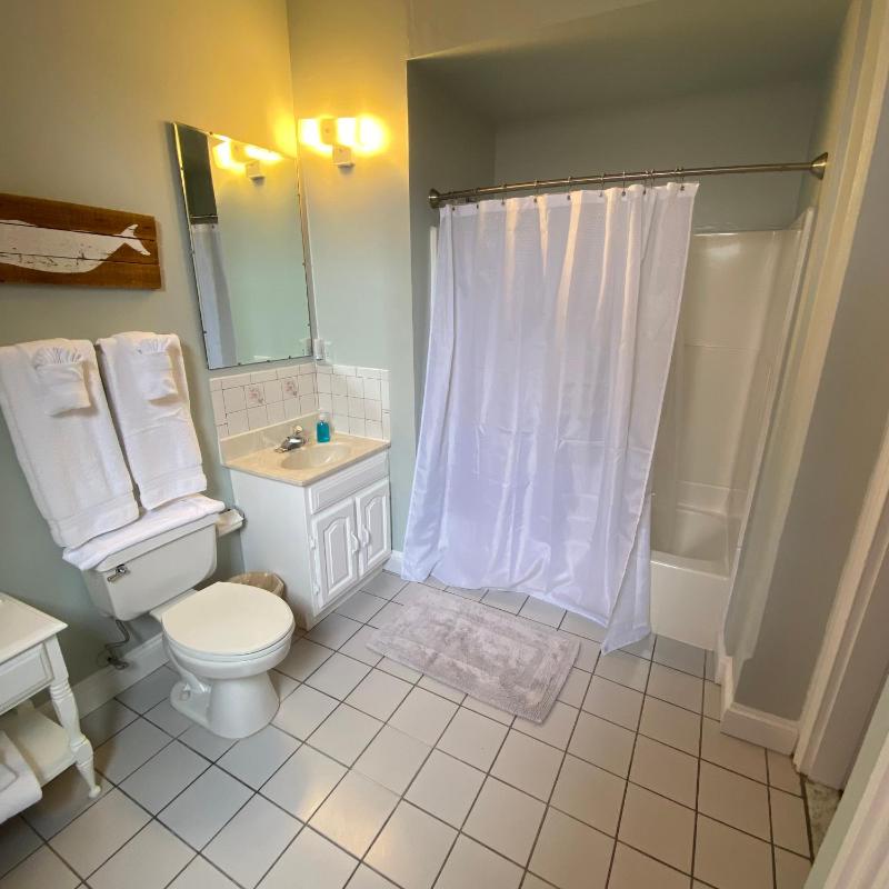 Deluxe King Room image 3