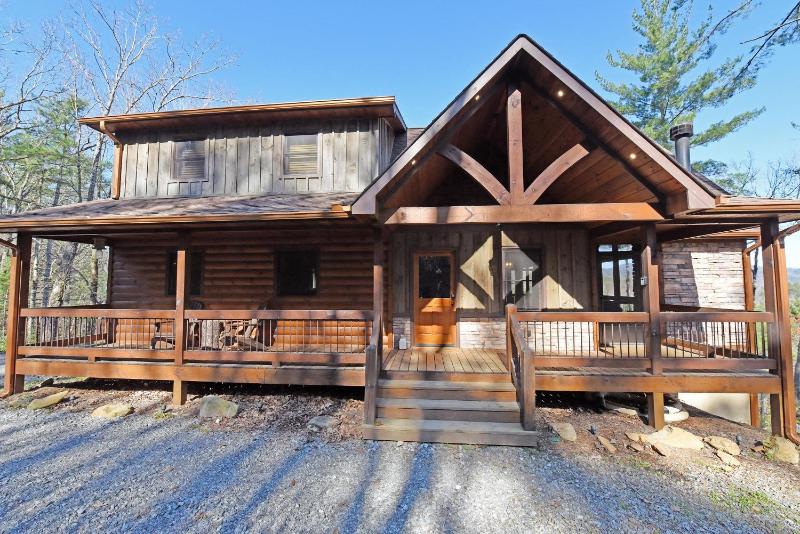 3BR Luxury Cabin • Hot Tub Game Room & Views - image 16