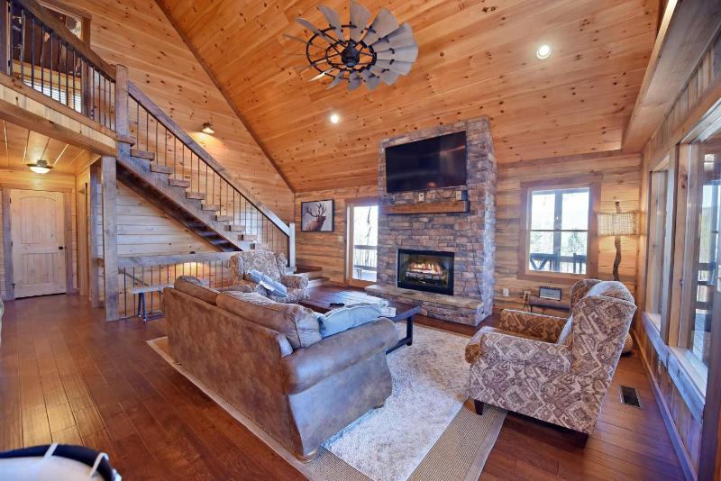 3BR Luxury Cabin • Hot Tub Game Room & Views - image 41