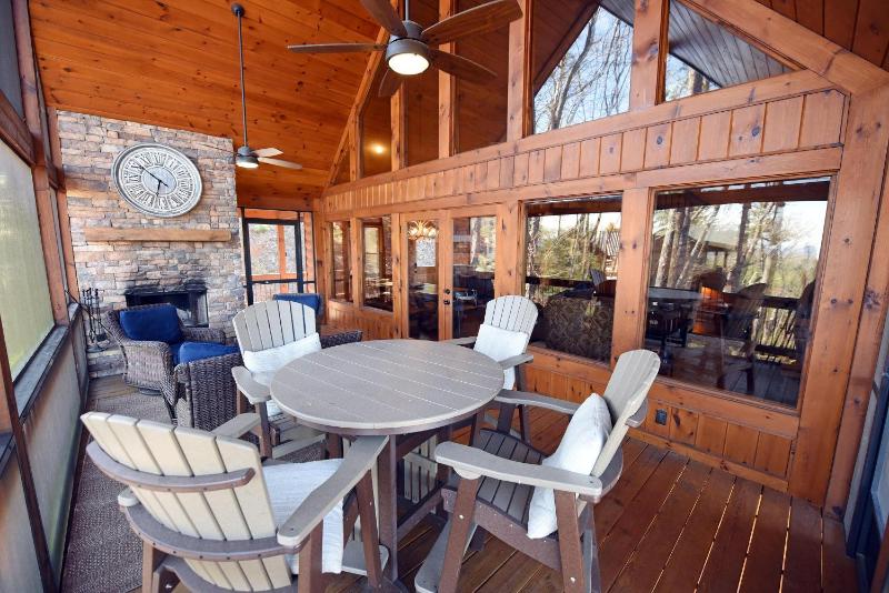 3BR Luxury Cabin • Hot Tub Game Room & Views - image 10