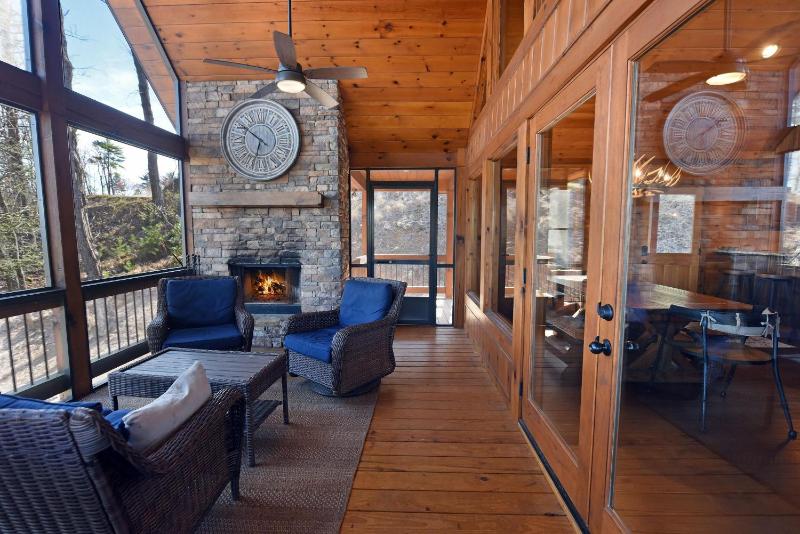 3BR Luxury Cabin • Hot Tub Game Room & Views - image 42
