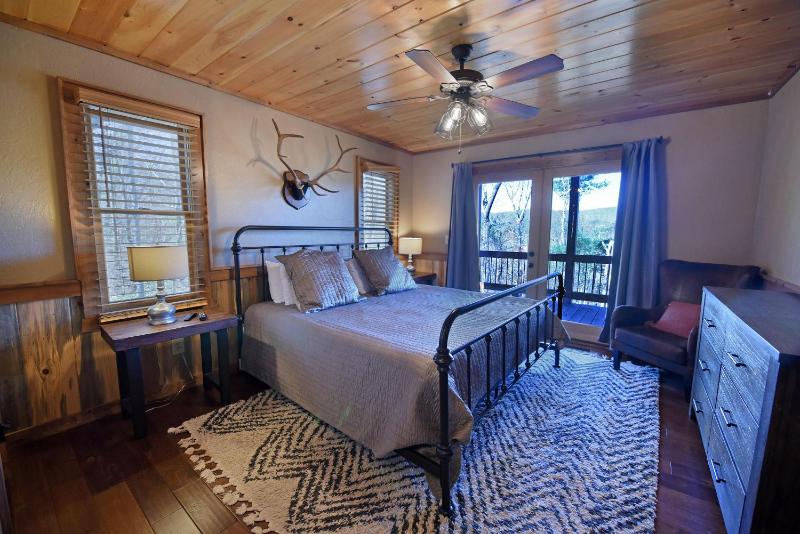 3BR Luxury Cabin • Hot Tub Game Room & Views - image 15