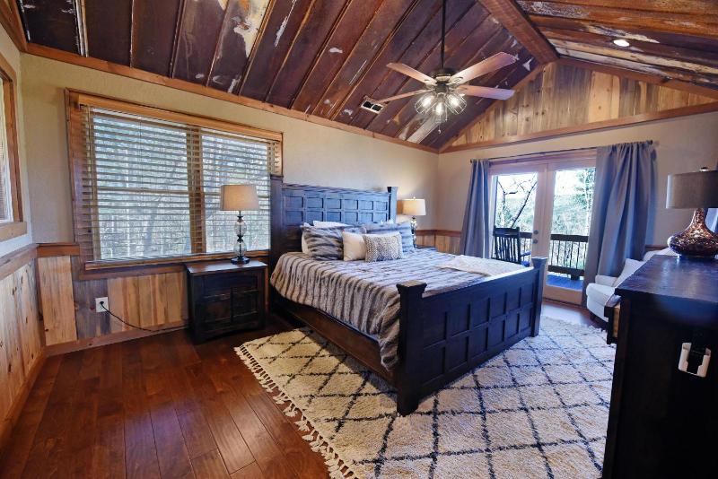 3BR Luxury Cabin • Hot Tub Game Room & Views - image 38