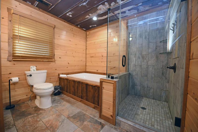 3BR Luxury Cabin • Hot Tub Game Room & Views - image 37