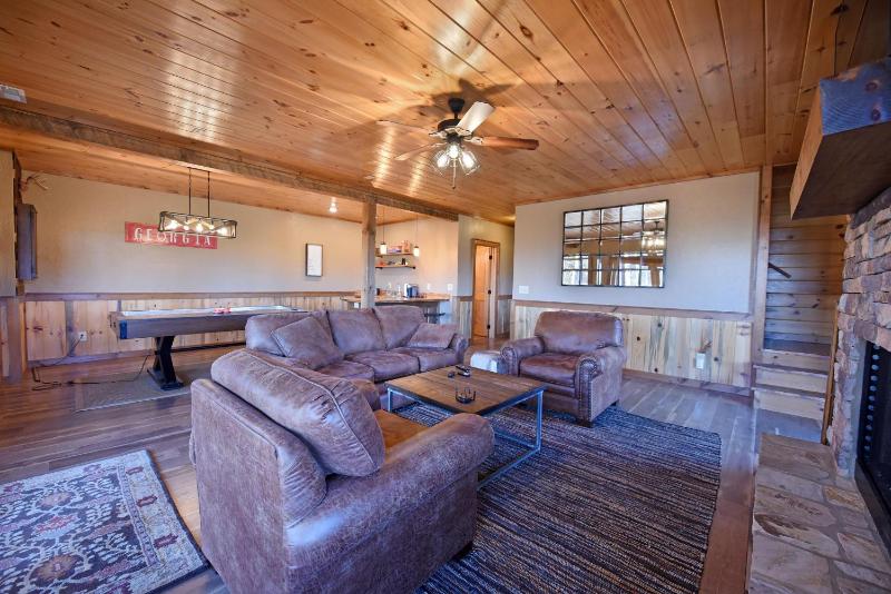 3BR Luxury Cabin • Hot Tub Game Room & Views - image 39