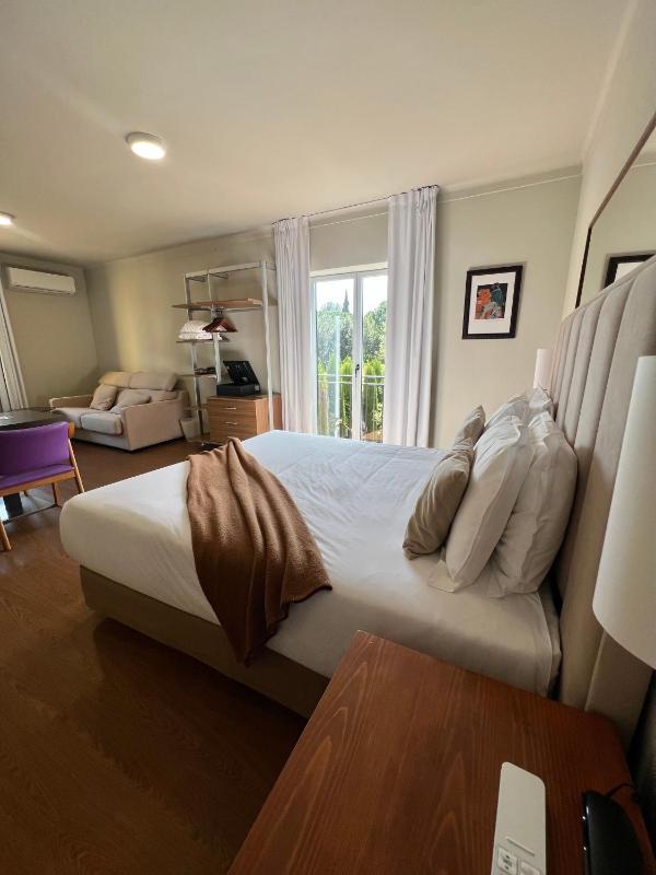 Superior Triple Room image 4