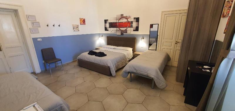 Triple Room with Balcony image 1