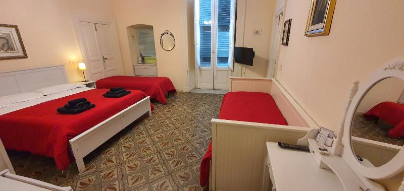 Triple Room with Balcony image 4