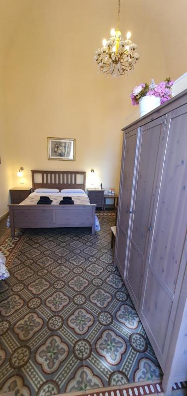 Double Room with Balcony image 4