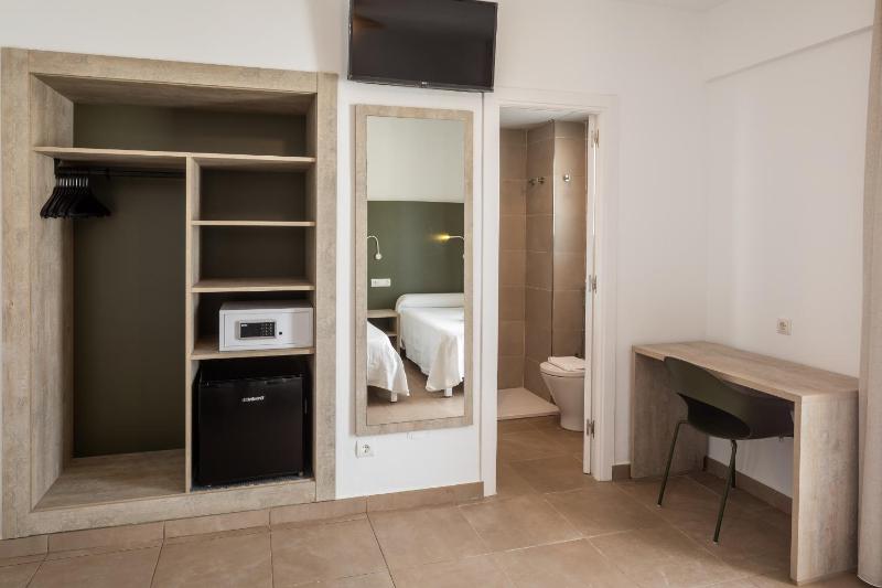 Superior Double Room image 3