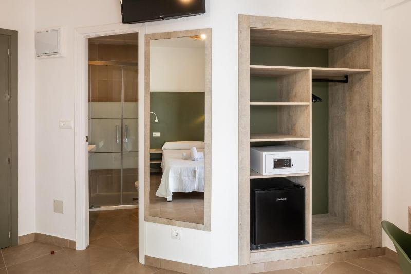 Superior Triple Room image 1