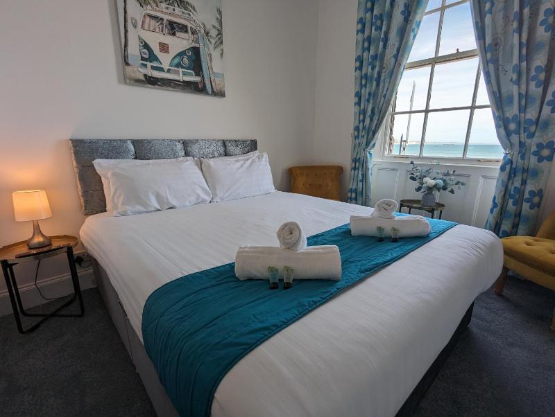 Double Room with Sea View image 1
