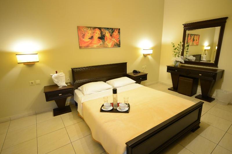 Double or Twin Room image 4
