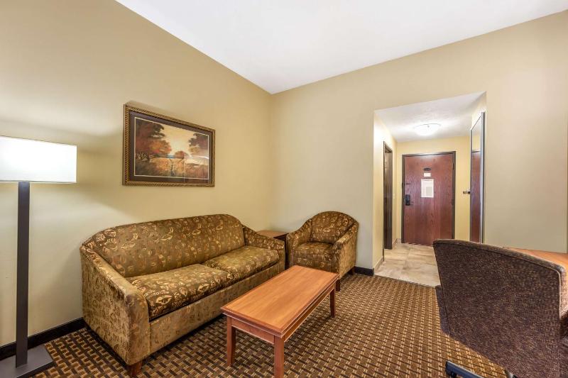 King Suite with Sofa Bed -Non-Smoking image 3