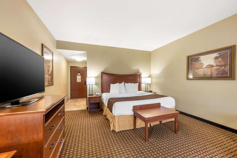 King Room with Shower - Non-Smoking image 3